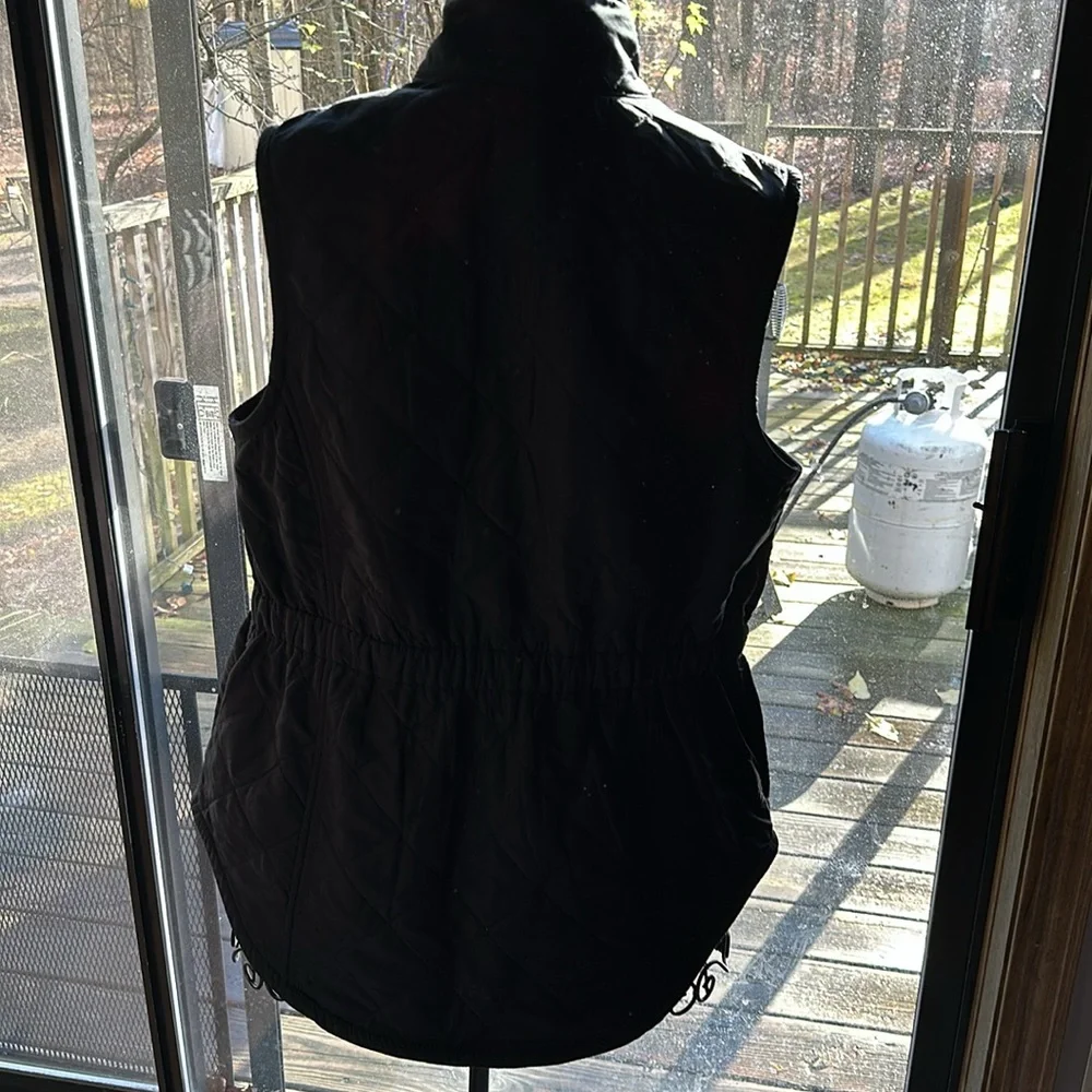 Black Quilted Vest - Picture 6 of 7